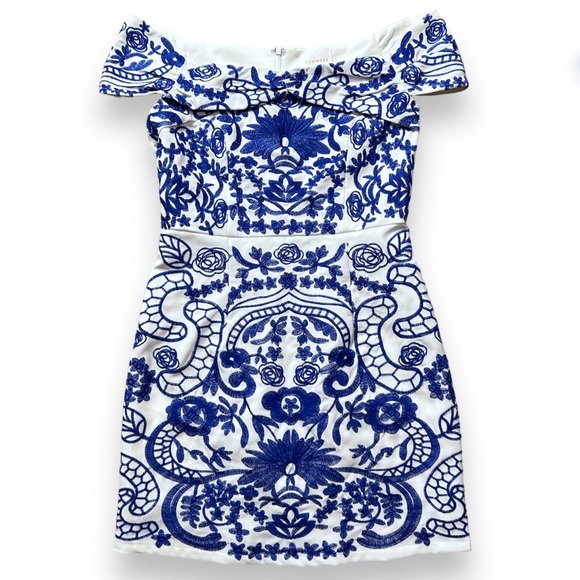 foxiedox Dresses & Skirts - Foxiedox Embroidered Mini Dress Women’s Small White Blue Off Shoulder Short S